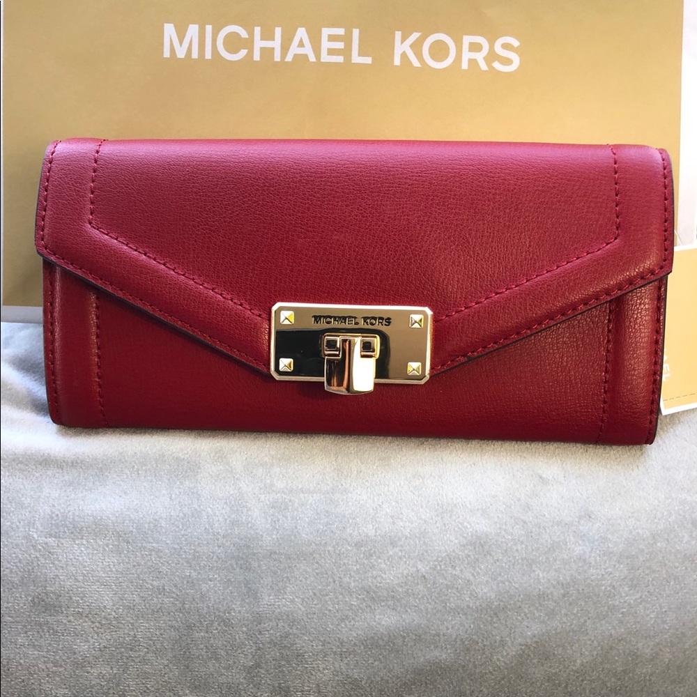Michael Kors Kinsley carry all leather wallet NWT